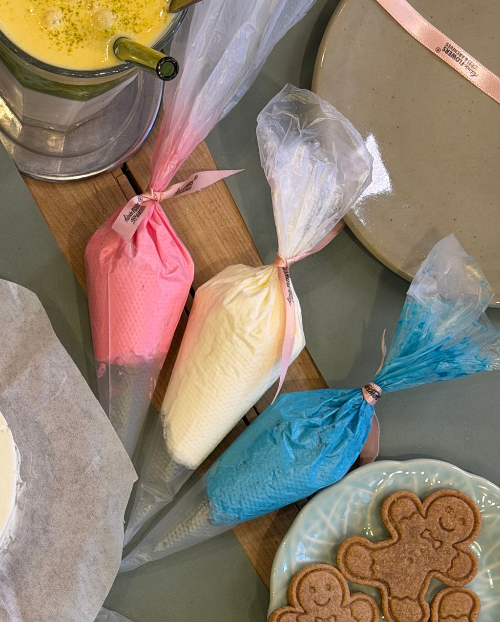 Buttercream piping bag DIY