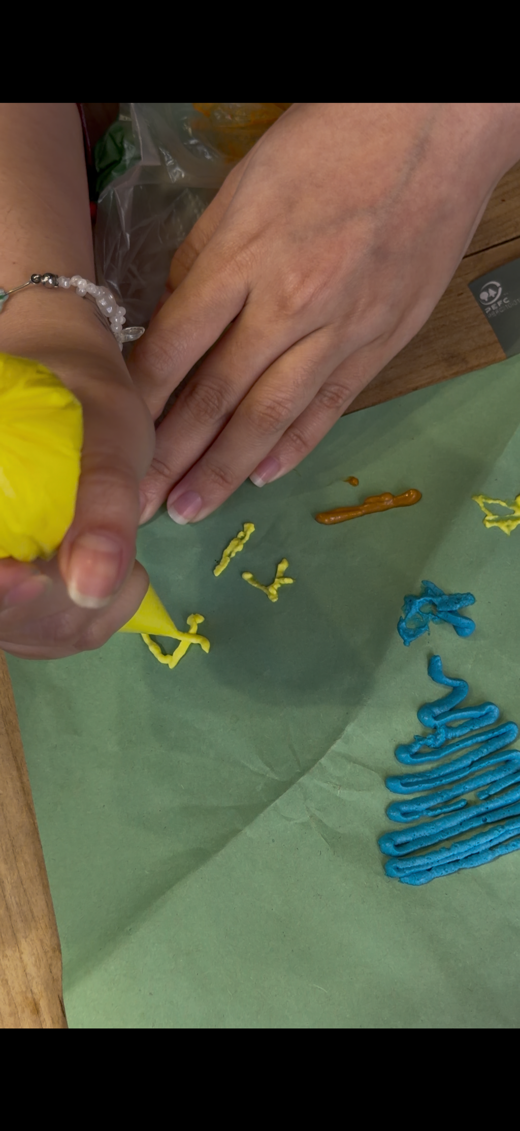 Buttercream piping bag DIY