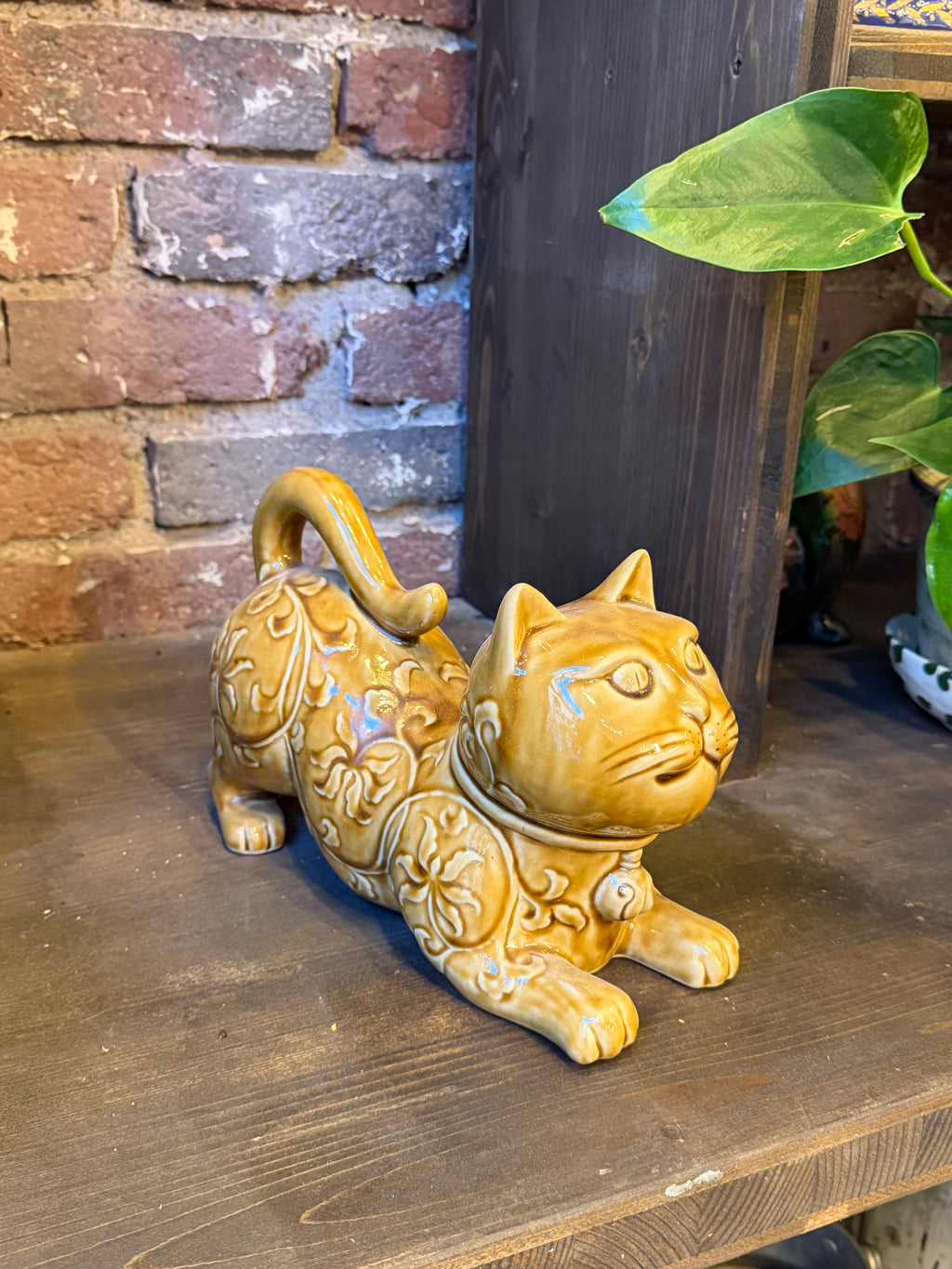 Statue de chat debout