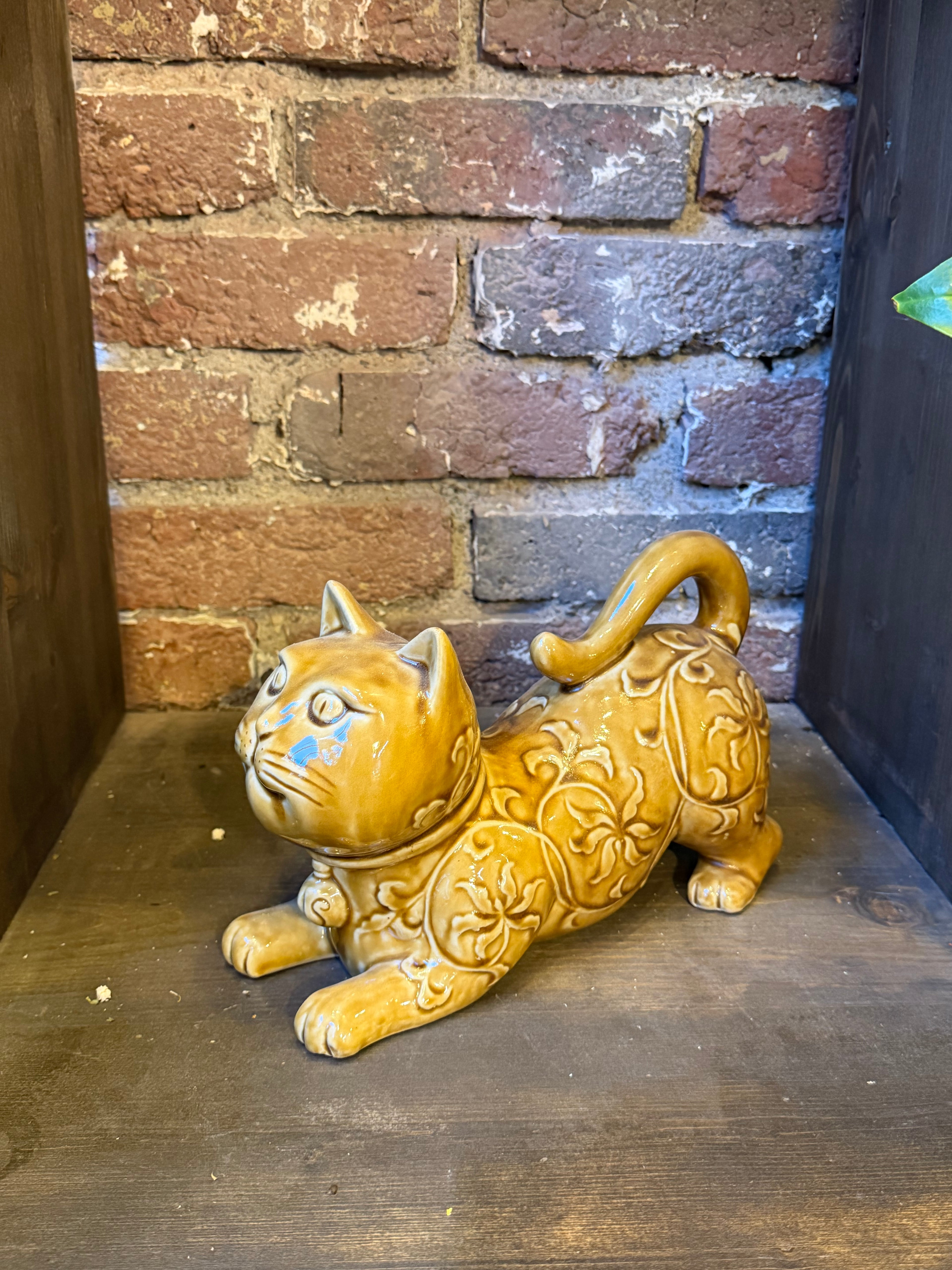 Statue de chat debout