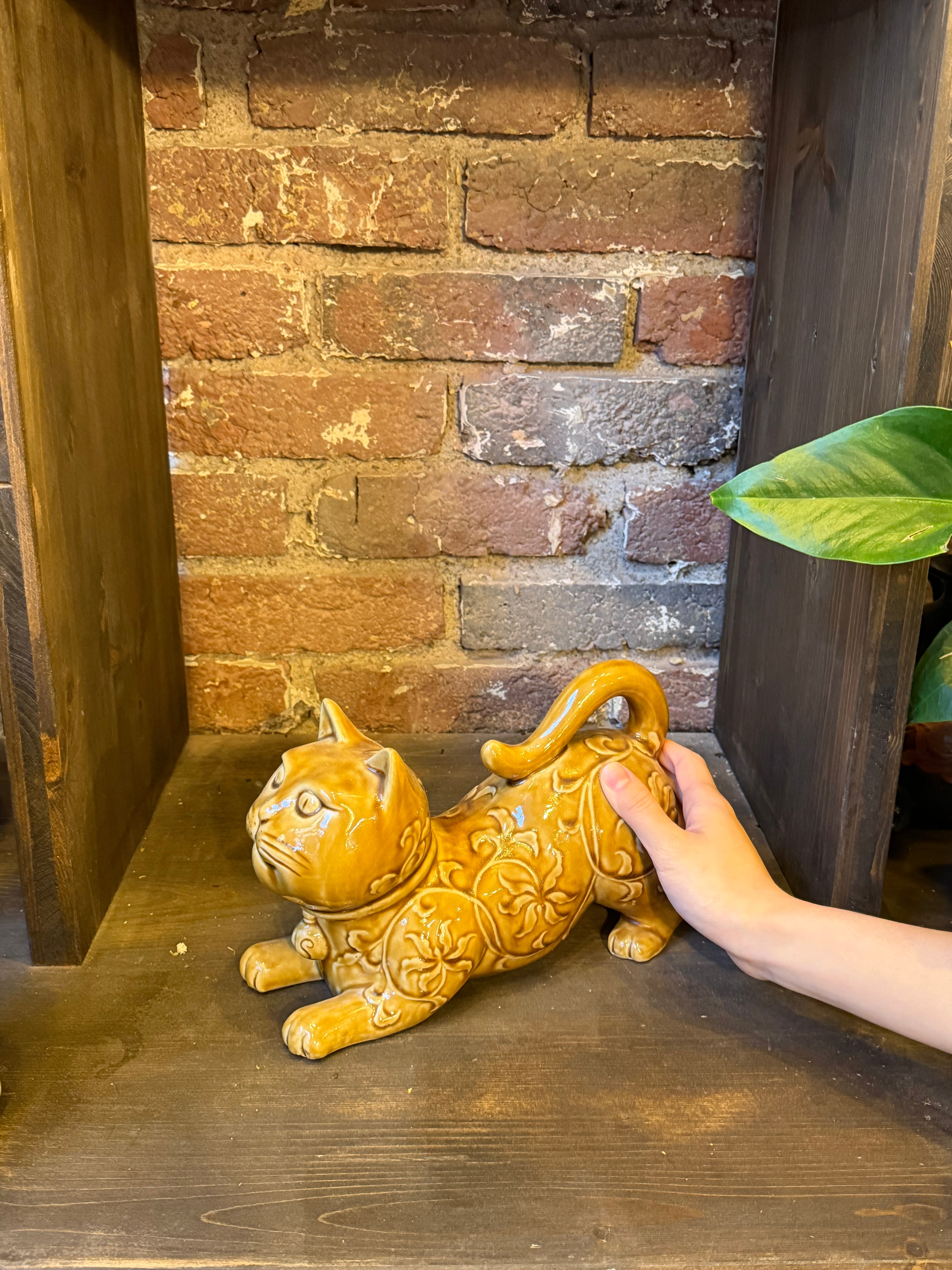 Statue de chat debout