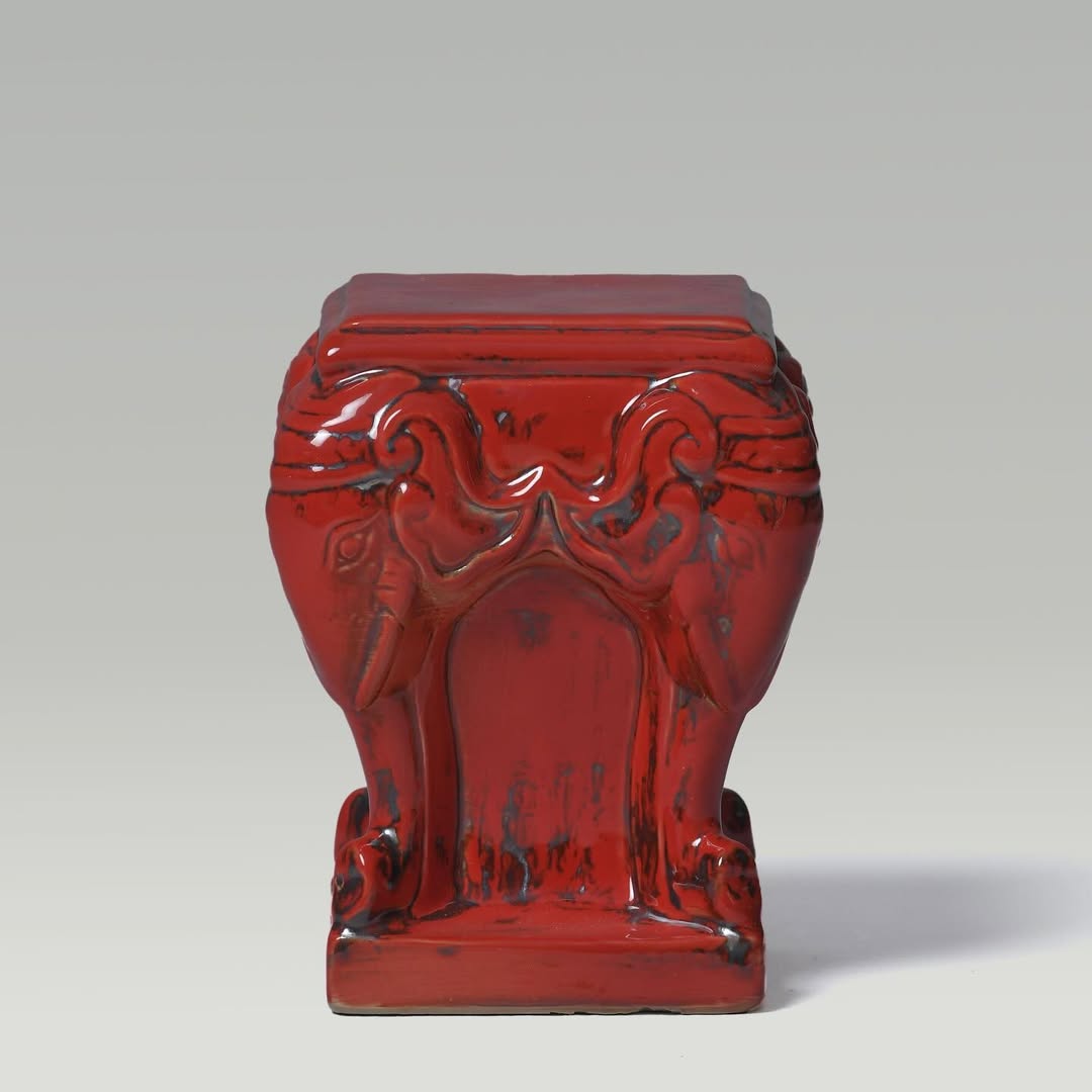 Socle en forme de nghê et d’éléphant