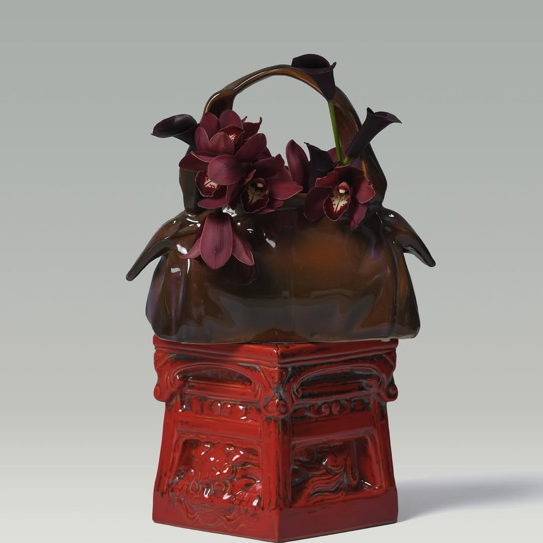 Socle en forme de nghê et d’éléphant