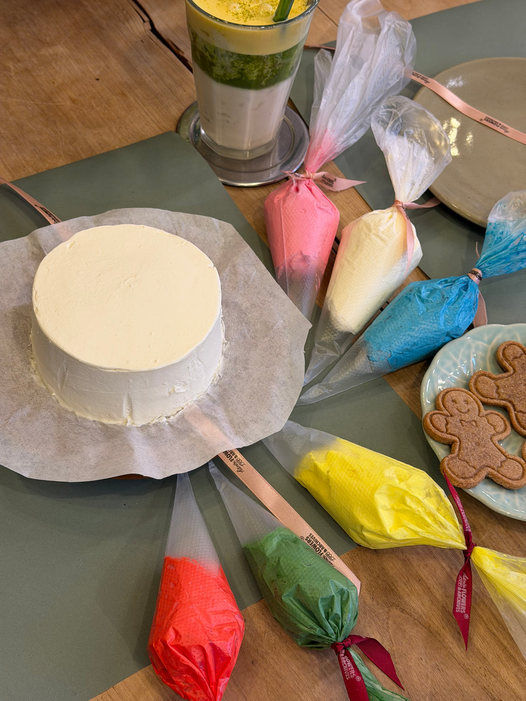 Buttercream piping bag DIY